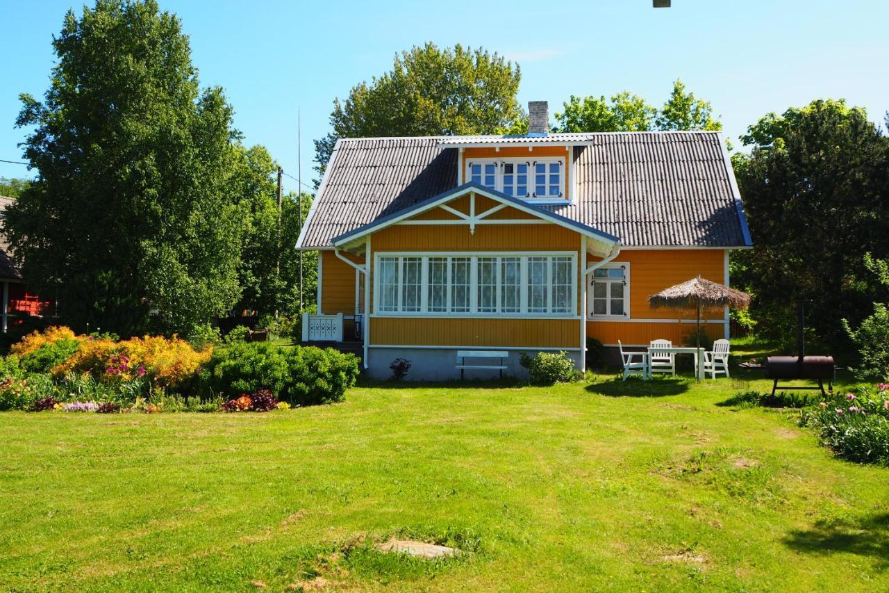 Leesi Puhkemaja Guest House Exterior foto
